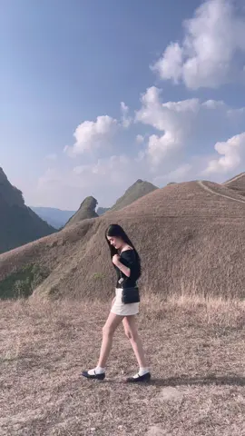 Theo em đi trốn anh ơi. 📍Đồi cỏ Vinh Quý-Hạ Lang-Cao Bằng #doicochayhalang #baquangpanorama #dulichcaobang #chill #caobang 