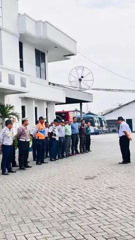 Po Bus Sugeng Rahayu didatangi kamsel @polressidoarjokota @dinas perhubunganjawatimur melaksanakan Rampchek guna kesiapan libur Nataru 2025 #sugengrahayu #busjawatimuran #sumbergroup #sumberselamat🐬 #viraltiktok #viralvideo #jatimmaju #sglovers #fyp #fyyyyppppppp 