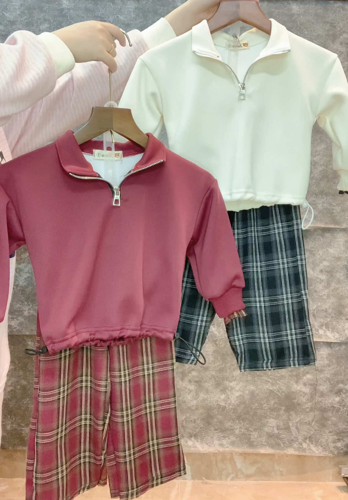 SET ÁO BOLO KÈM QUẦN KẺ XINH CHO BÉ GÁI #ThaTim5Ngon #thoitrangtreem #setvayxinh #setdoxinhchobe #doxinhmoingay 