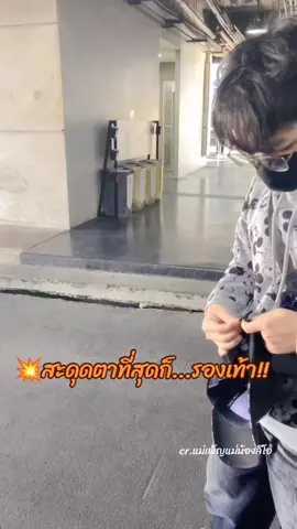 ลุคนี้..ดูเท่ห์ไปอีกแบบ..สะดุดตาที่สุดก็สีพื้นรองเท้า..ชอบๆๆอยากให้ใส่แบบนี้บ่อยๆๆ#ลีโอเองนะครับ #เพื่อความบันเทิง #ลีโออธิป 