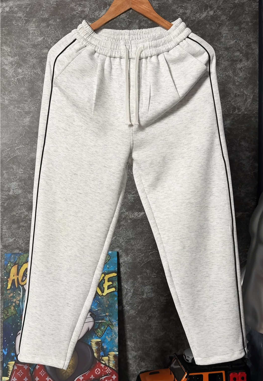 Quần nỉ 2 da thiết kế sọc 2 bên dáng baggy ống côn #quanni #quanbaggy #quanongsuong #quanaohottrend #xuhuong 