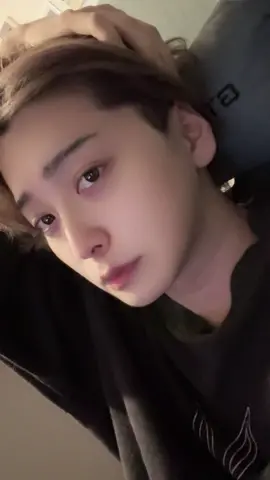 寝癖やばぁ😑かえるかってやつ？ #寝癖 #クマ取りしたい 