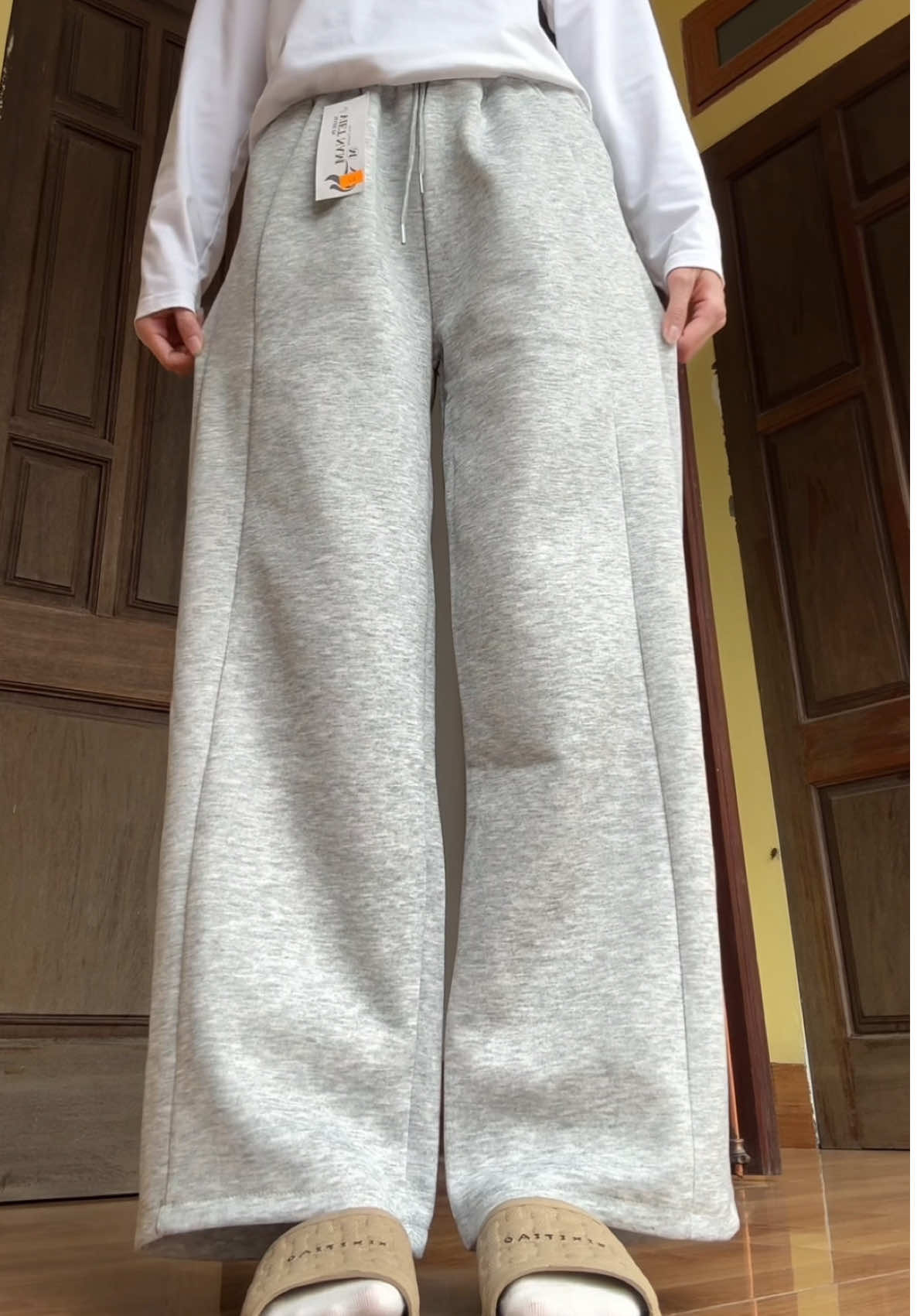 lạnh quáa #xh #outfits #thuylinh1603 #quanni 