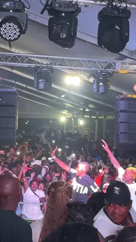 Pull Out!🔥🔥🕺🏼💃😂 #leehleza #ticktocksouthafrica #fyp #WeekendVibes #groove 