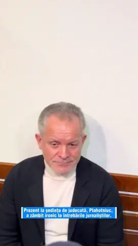 Prezent la ședința de judecată, Plahotniuc, a zâmbit ironic la întrebările jurnaliștilor.