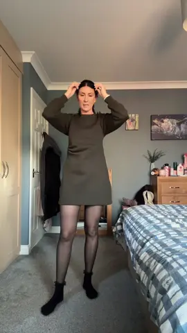 Perfect weather for tights!! #tallgirl #millenialfashion #mumsoftiktok 