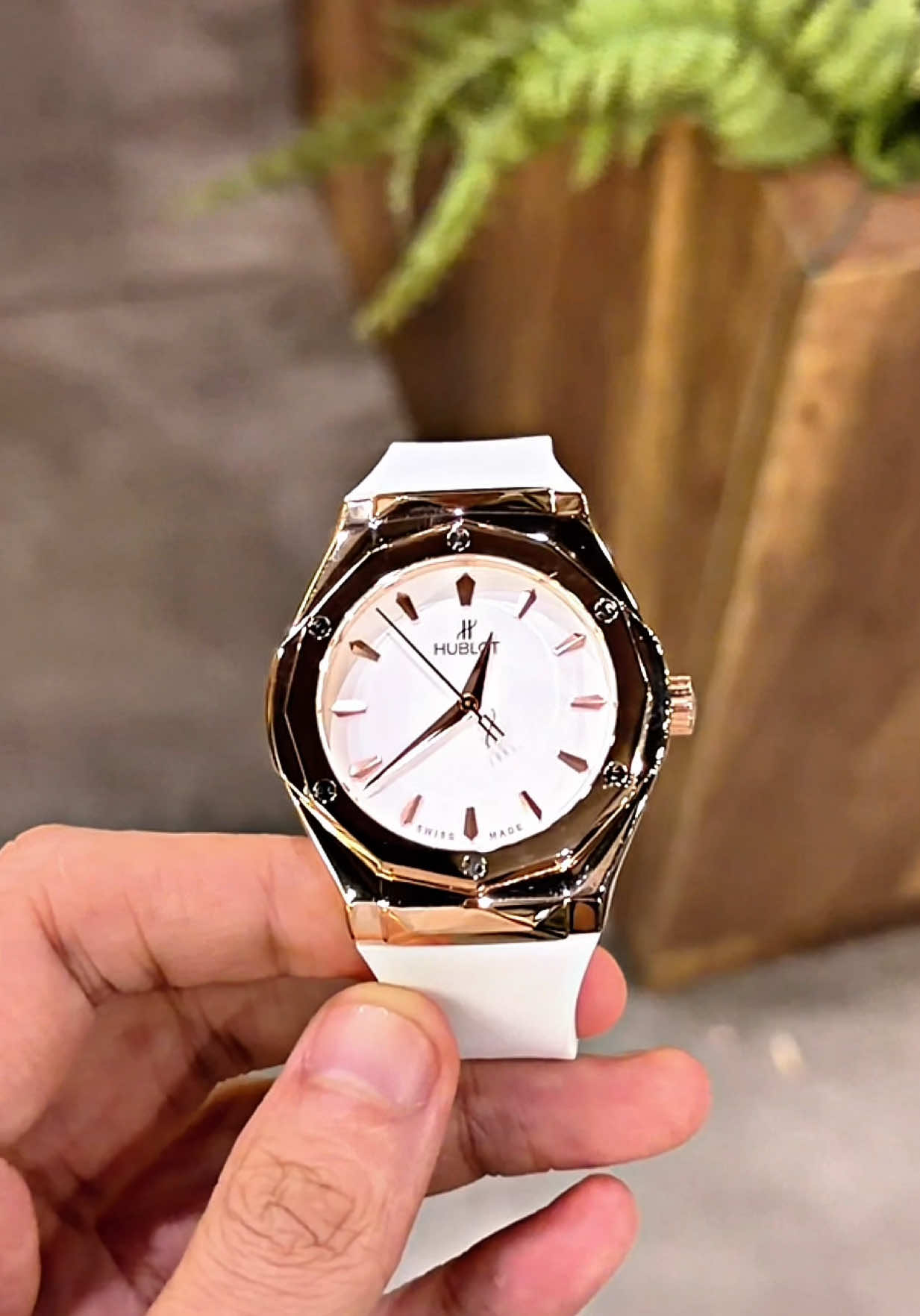 Thiết kế hình viên 💎 đẹp mà lạ mắt quá, còn ae nào chưa sở hữu không 🤔 #dongho #donghodep #nghiendongho #xuhuong #viral 