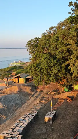 အရာရာတိုင်းကတော့ အချိန်ရှိသမျှပြောင်းလဲနေကျတာဘဲလေ........မင်းလဲကိုယ့်ကိုထားခဲ့တာ သိပ်တော့မဆန်းပါဘူး..........ဒါပေမဲ့ အခုချိန်ထိမပြောင်းလဲတာကတော့........ဟိုးရှေ့မှာမြင်နေရတဲ့ ဧရာဝတီမြစ်ကြီးပါ........အခုချိန်ထိစီးဆင်းနေဆဲပါ.......ဒီလိုဘဲ မင်းထားခဲ့လဲ ကိုယ်ကတော့ ခုချိန်ထိ ချစ်နေဆဲပါ.......... #Baganmyanmar  #MobilePhotography  #yemintun  #ရောက်ချင်တဲ့နေရာရောက်👌 