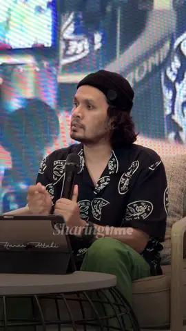 Hidup adalah perjalanan. Kita musafir : berubah, belajar, lalu tumbuh. 🧭🌱 〰️〰️〰️〰️〰️〰️〰️〰️〰️〰️〰️〰️〰️〰️〰️ Jadwal sharing time UHA insyaallah: 7 Desember: MAKASSAR 21 Desember: PADANG 18 Januari: PONTIANAK 25 Januari: KENDARI 22 Februari: JAKARTA Cara daftarnya di website ➡️ sharingtimeuha.com 😊 #sharingtime #hananattaki #ayahamanah #padang #jakarta 