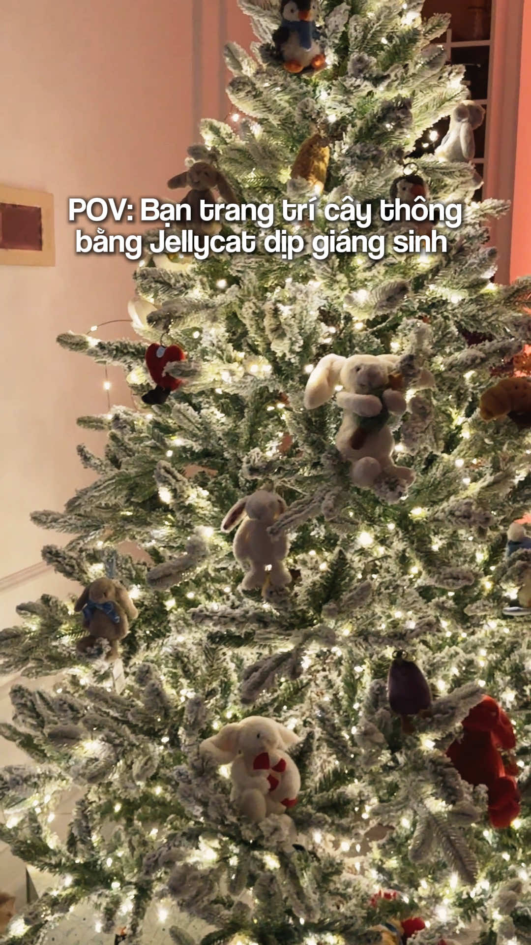 Bạn trang trí cây thông bằng Jellycat dịp giáng sinh 🎄 🧸 #alexmotminh #pov #fyp #Vlog @Jellycat 