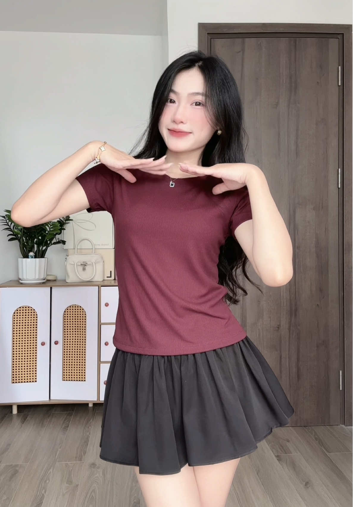 Áo thun nữ, chất thun tăm, nhiều màu nhiều size lém mn lựa đi nè #aothuntam #aothun #aothunnu #aothuntron #aothunxinh 