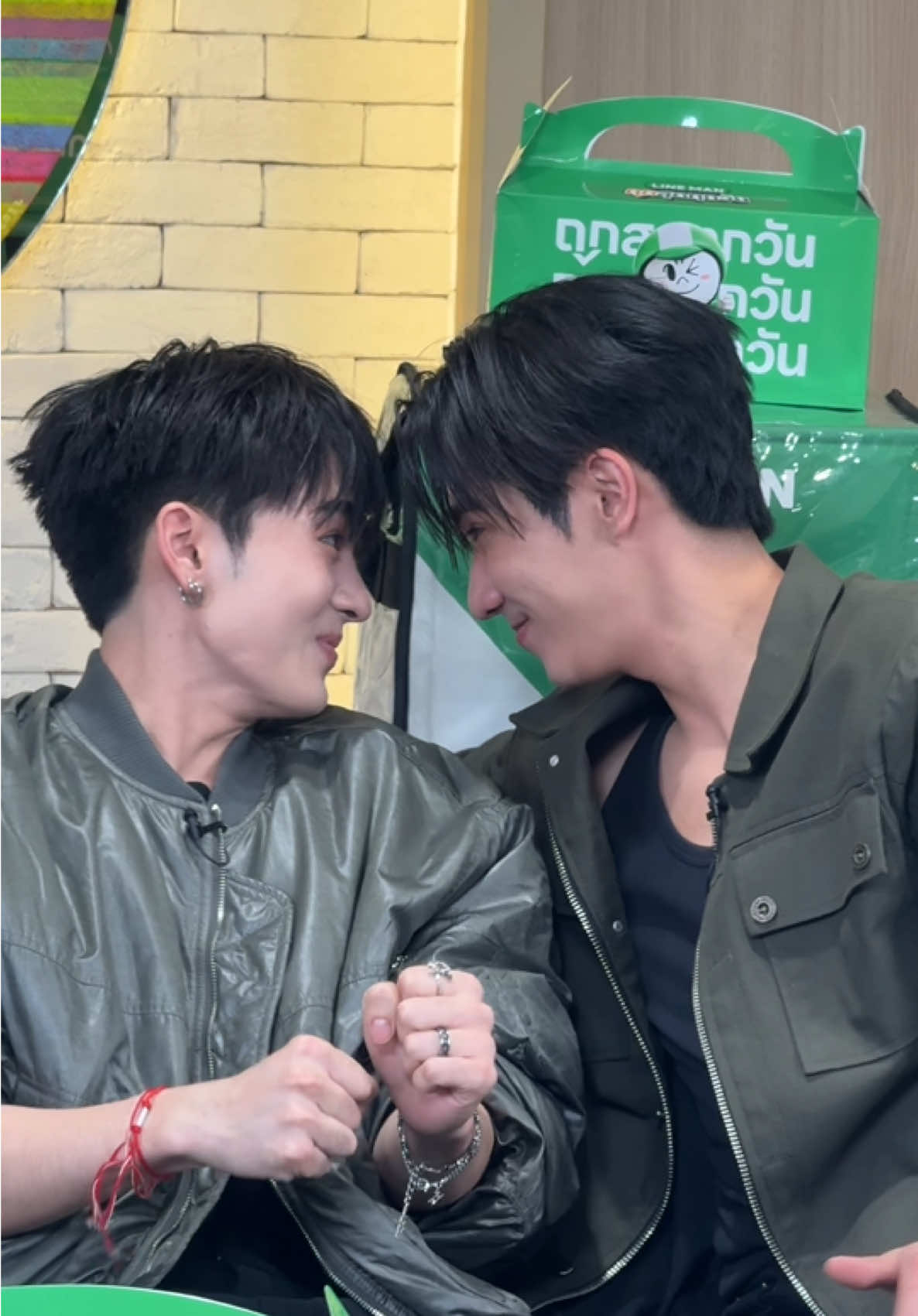 เล่นด้วยกันได้ม้ายยยยยยยย ☺️💚 #LINEMANถูกสุดทุกวันwithPST #LINEMANถูกสุดทุกวัน #LINEMANWongnaiUsersChoice #PerthSanta #เพิร์ธแซนต้า 