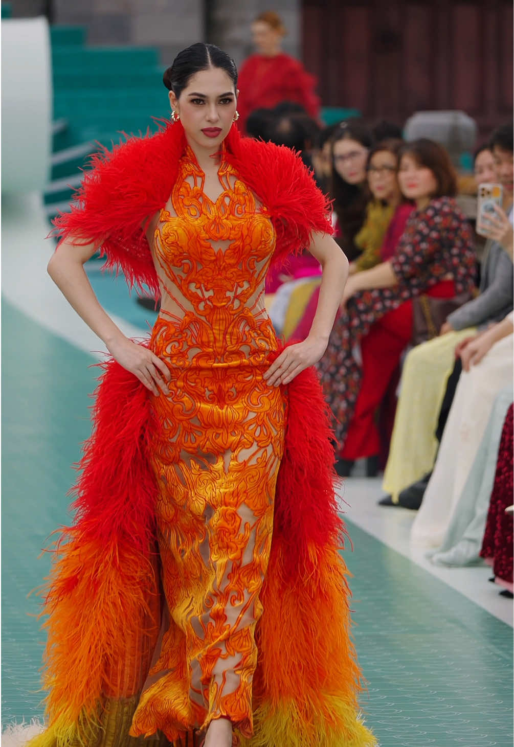 Miss Cosmo Philippines tựa nữ thần lửa đốt cháy sân khấu fashion show Fall-Winter 25 #LeThanhHoa #MissCosmo2025 #HelloCosmoFromVietnam #LeThanhHoaFallWinter25 #fashionvoyage 