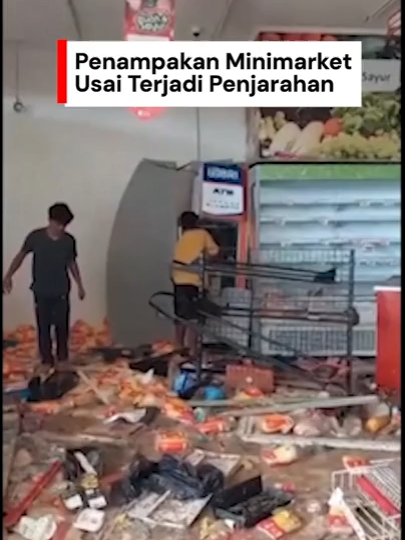 Kondisi minimarket yang dijarah di Tapanuli Tengah, Sumatera Utara. Lokasi ini merupakan salah satu wilayah terparah yang dilanda banjir dan tanah longsor. Creator: Cariss Nayla #penjarahanminimarket #minimarketdijarah #bencanaalam #detikcom #tapteng