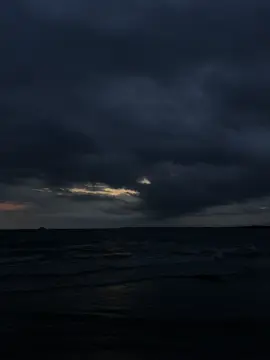 anh hiểu nỗi buồn của em  hiểu cho những chuyện em đã trãi qua thế nhưng mà núi cao đường dài anh lại là thứ hành lí em bỏ lại đầu tiên