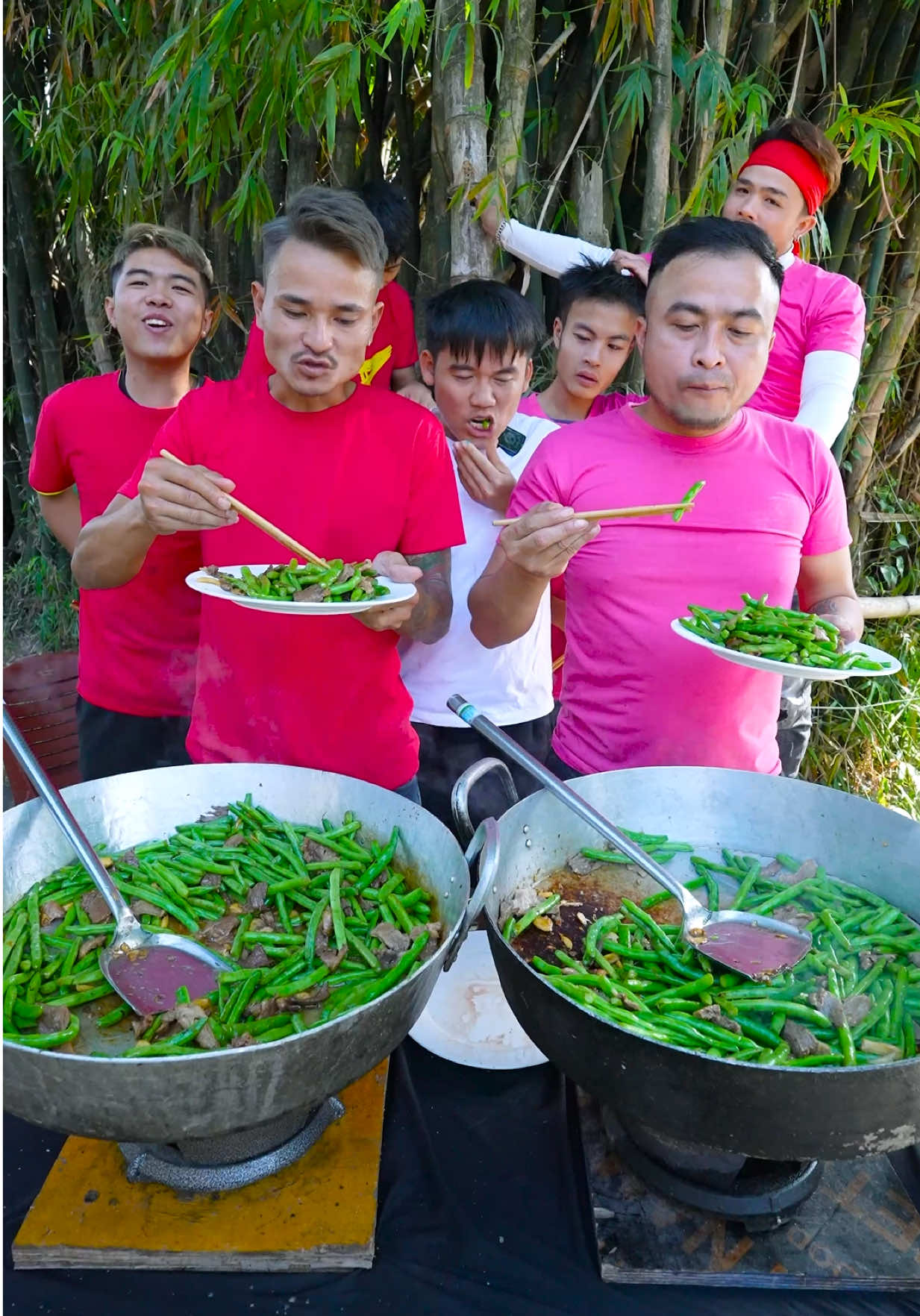 Trò Chơi Thi Xào Đỗ Xanh Ăn Nhanh Nhất Cười Toác Mồm #hungvlog 