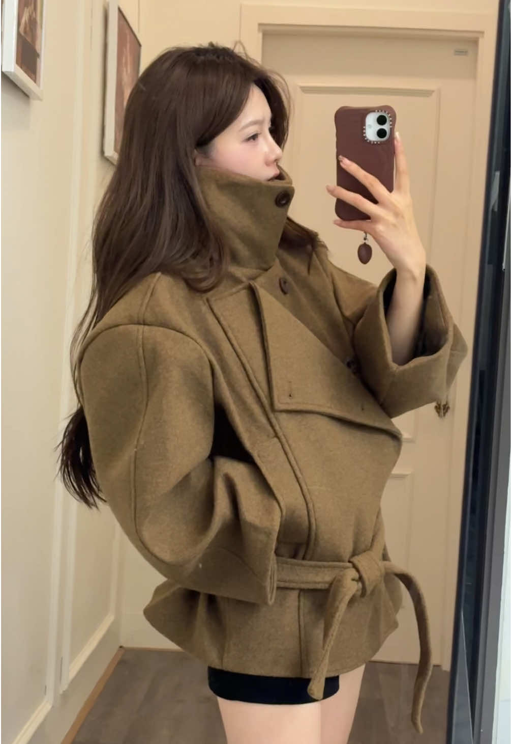 Sao mà cái màu nâu nó cứ bị đẹp, cứ bị tôn da ý các bác ơi 😮‍💨 #xh #viral #OOTD #aokhoac 