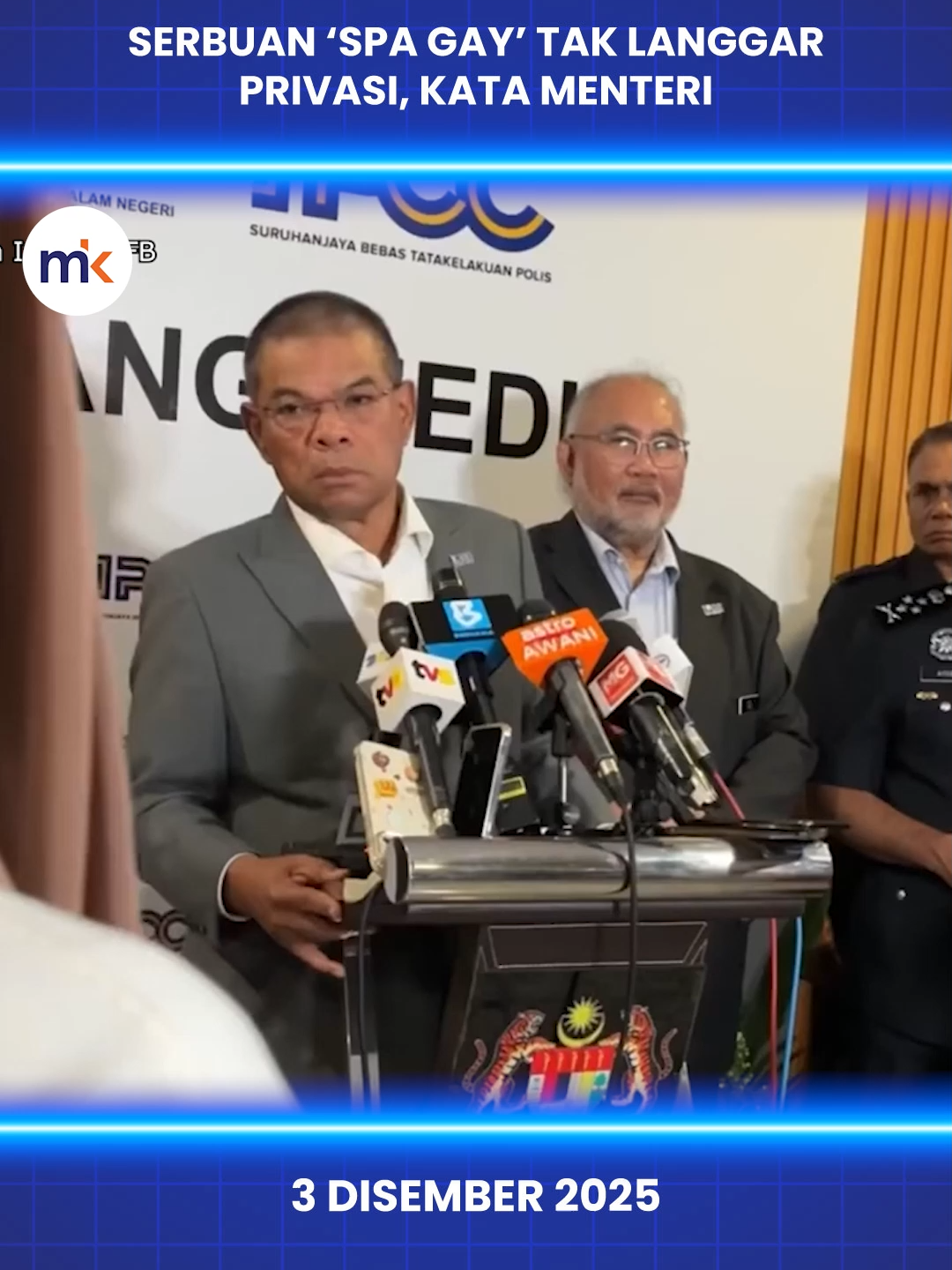 Menteri Dalam Negeri, Saifuddin Nasution mempertahankan tindakan polis menyerbu sebuah kelab kesihatan yang dikaitkan dengan aktiviti tidak bermoral, menjelaskan bahawa serbuan itu tidak melanggar privasi kerana ia berlaku di premis awam dengan lebih 200 individu hadir.   Kenyataannya dibuat susulan kritikan NGO dan parti politik yang mendakwa serbuan serta pendedahan maklumat peribadi suspek di media sosial sebagai satu pencabulan privasi dan etika.   Polis dan Jawi masih menjalankan siasatan namun kekangan undang-undang menghalang tindakan segera.   Sumber video: https://youtu.be/TAQfpJ2O-2E #malaysiakini #malaysianpolitics #fyp #SaifuddinNasution #tindakanpolis #menyerbu #sebuahkelab #kesihatan #aktiviti #tidakbermoral #serbuan #tidakmelanggarprivasi #premis #awam #kritikan #NGO #partipolitik #serbuan #maklumatperibadi #mediasosial #pencabulanprivasi #etika