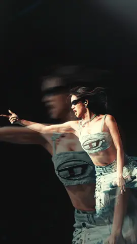 They say blurry photos aren’t professional…what do you think? 🤔 📸 Sony A7CII + Tamron 35-150mm #photographyph #binified #binifiedpharena #biniph 