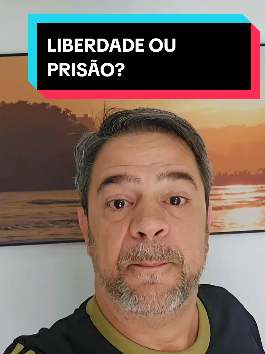 A liberdade que ela prega... se parece exatamente com uma prisão. Você ouve: 