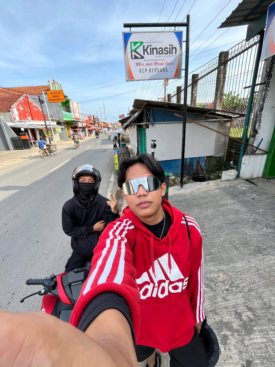 salah satu nya saya 🙋 #fypage #kulipabrikhitz #tahsunghung #kulipabrikbrebes 