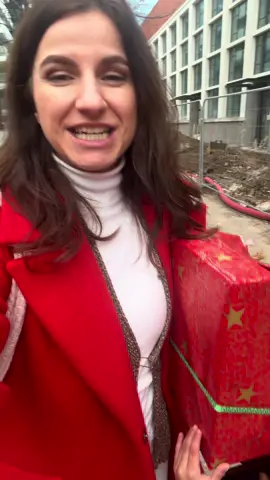 Ştiați că în decembrie jucăriile sunt cele mai cumpărate produse de către părinți? Fix de asta am profitat de Cuponiada de jucării din Carrefour direct prin aplicația Bringo. Primești 50% din valoarea jucăriilor înapoi sub formă de cupon Carrefour și ai aceleași promoții ca în magazin, doar că totul vine la ușă, fără trafic și fără aglomerație. Eu mi-am comandat jucăriile direct din Bringo și mi-a plăcut că strâng și puncte în BringoYOU, pe care le transform apoi în beneficii utile. Dacă tot ai 50% înapoi, măcar să le iei fără stres. Dai un Bringo și e gata cadoul de Moș Nicolae și de Moș Crăciun.  Grăbește-te, oferta este valabilă doar până pe 5 Decembrie!  @Bringo  #Bringo #DaiUnBringo #CuponiadaCarrefour”