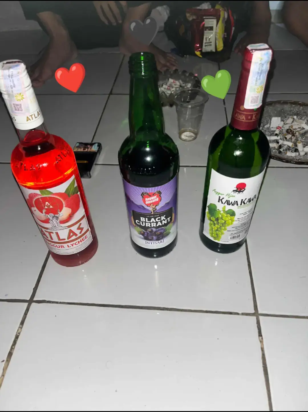 CARA MEMBUAT TELUR GULUNG 1 Siap kan wadah, pecahkan telur ke dalam wadah lalu campur dengan garam dan penyedap. Kocok telur hingga rata. 2 Dalam gelas berisi air, masukan tepung tapioka/sagu lalu aduk. 3 Tuang air yang sudah dicampur tepung tapioka/sagu kedalam kocokan telur. Aduk lagi hingga semua bahan tercampur. 4 Panas kan wajan dengan minyak banyak (minyak harus banyak ya, supaya telur bisa keriting dan tidak menjadi telur dadar hehehe). Tunggu sampai minyak benar2 panas. 5 Masukkan 1 centong sayur adonan telur kedalam wajan, usahan jarak penungan telur agak tinggi dari minyak, sekitar 15-20cm diatas minyak (ini sangat disarankan untuk pemula, supaya anti gagal). Tunggu 5 detik, setelah itu gulung telur menggunakan tusuk sate (cukup ditarik dari pinggir wajan). jika metodenya sudah benar saat menggulung tidak akansusah, Karena nanti telur akan tertarik sendiri mengikuti arah gulungan. 6 Setelah telur sudah menempel sempurna ditusuk sate, padatkan lagi dengan cara ditekan2 ke pinggir wajan. Gunanya supaya mengurangi minyak dan membuat gulungan telur menjadi padat. 7 Selamat mencoba 36 Cooksnap #fyppppppppppppppppppppppp #galaubrutal #4you #masukberanda