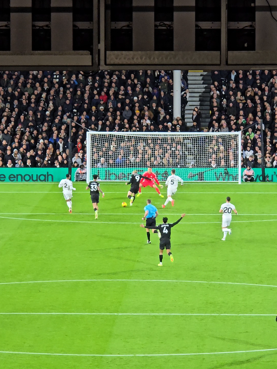 Erling Haaland's 100th Premier League goal could've come earlier against Fulham if he didn't miss that 1-on-1 chance! Regardless, he's one of the best strikers ever in the Premier League! #mancity #PremierLeague #football #haaland #Manchestercity 