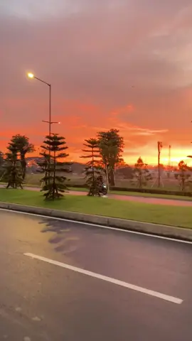 isi sendiri kata” nya  #sunset #sumarecontanggerang #tangerang #sunsetvibes 