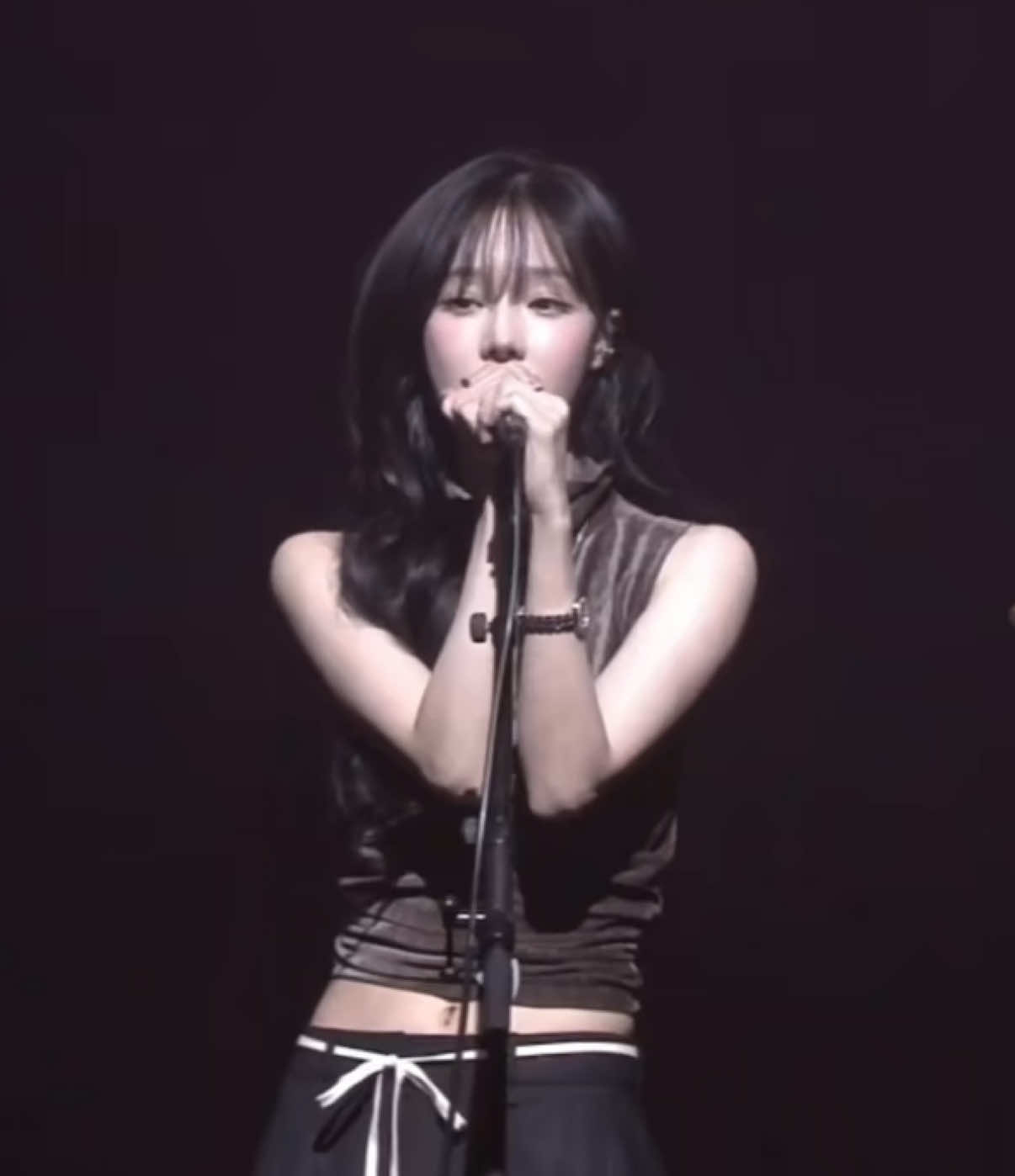 Winter singing “What you want do for love“ by Bobby Caldwell at her 2025 Jazz Birthday Party WINTER Blues #aespa #winter #winteraespa #WINTER_Blues #fyp 