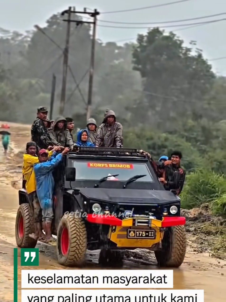 Rantis Brimob menerjang lumpur untuk Bantu evakuasi masyarakat #rantisbrimob #brigade #banjirsumutaceh #bencanaalam #brimobpolri