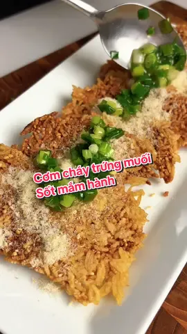 Hôm nào nhà còn dư cơm nguội, mọi ngươi thử làm cơm cháy trứng muối theo cách này nha 😋😋😋 Cơm cháy: 1 chén cơm nguội 1/2 mc dầu hào 1 mcf nước mắm 1.5 mc dầu ăn Công thức Nước mắm kẹo: 4 mc đường 2 mc mắm 2 mc nước 1 mc tương ớt 1/3 mcf muối 1/2 mcf bột ngọt #naucomnuoicop #fyp #comchay 