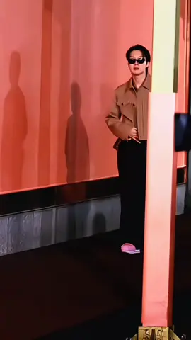 jhope menghadiri Louis Vuitton Visionary Journey Exhibition di Seoul 🥰🥰😎💜💜#jhope 