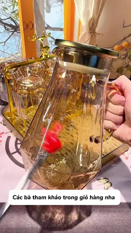 Màu vàng gold như kiểu hoàng gia ấy các bà ạ #bolycocthuytinh #cocthuytinh #binhcocthuytinh #tiemcuachang #giadungtienich 