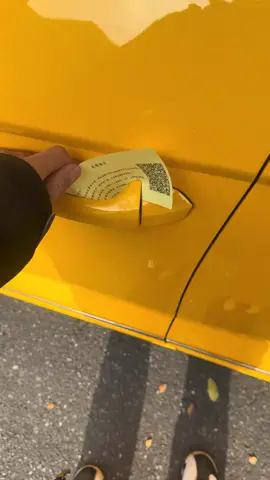 Những chỗ đậu xe miễn phí là điều đáng mong muốn nhất.#ferrari 