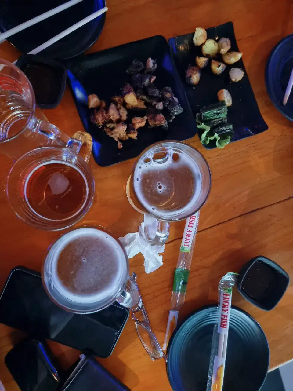 ငါတို့ကြားမှာ ဘာမှမရှိတော့ဘူးလို့ ထင်ရတဲ့အချိန်အခါမျိုးဆို ငါ ကြောက်လာတယ်။ တကယ်တော့ ငါ ပြောစရာတွေရှိပါတယ် မပြောတတ်တော့လို့ တိတ်နေလိုက်မိတဲ့ အကြောင်းတွေ ထားပါတော့။ တစ်ခုပဲ ငါမင်းကိုချစ်တာ မင်းသိထားတာထက်ပိုပါတယ်။ -ပြည့်စုံဝင်း- 🎥 Love Like The Falling Rain