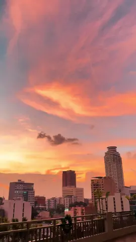 Manila has some of the most beautiful sunsets you’ll ever see. #manila #sunset #fyp 