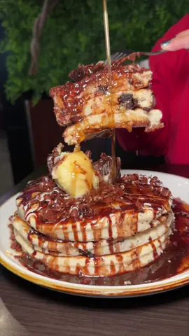 The BRUNCH OF CHAMPIONS at @Twisted Fork Brunch Co. in Bellmore, NY on Long Island!! 🥞🍫🍗🍟🔥🤤 Incredible. Who’s hungry?? #DEVOURPOWER #fyp #foryou #brunch #longisland
