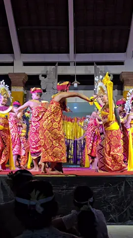 ~ JANGER TEGAL SUCI ~ Soma Pahing Langkir Senin, 01 Desember 2025 • 📍 Pura Dalem Kemenuh, Sukawati, Gianyar  • Kasarengin Olih : @JANGER GALUCIH  • #jangergalucih #jangergianyar #tarijanger #budayabali #senitari  • @Sri Kesari Gandewa @Bali Behind The Scene @kemenag.gianyar @Gianyardaily 