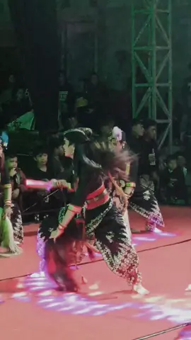 duh nimas jantung atikuu... @abcdefghina8 @OFFICIAL TRI TURONGGO SETO #warok #waroksurup #warokan #waroktemanggung #waroktemanggungan 