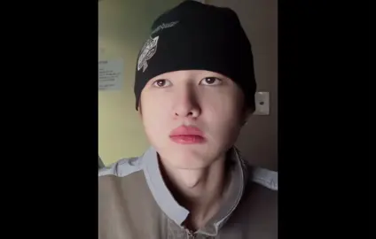 Thích một người mà đồng hành cùng họ mình học hỏi được nhiều điều hay, luôn cảm thấy được yêu thương và trân trọng. Một người luôn nhắc nhở mình yêu bản thân nhiều hơn, cho mình cảm giác được chữa lành, được dịu lại, và tạo động lực cùng nhau bước về phía trước. Từng có một bạn nói: “Yêu thương Martin giúp chúng ta có sức mạnh bản thân hơn bao giờ hết.” Đúng nhỉ? #MARTIN #마틴 #CORTIS #코르티스 