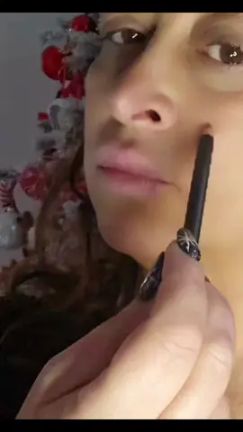 La gente che non è un po' matta è di una noia mortale.. @ornellavanoni  #ornellavanoni  #santallegria  #faceart  #ciaoornella 