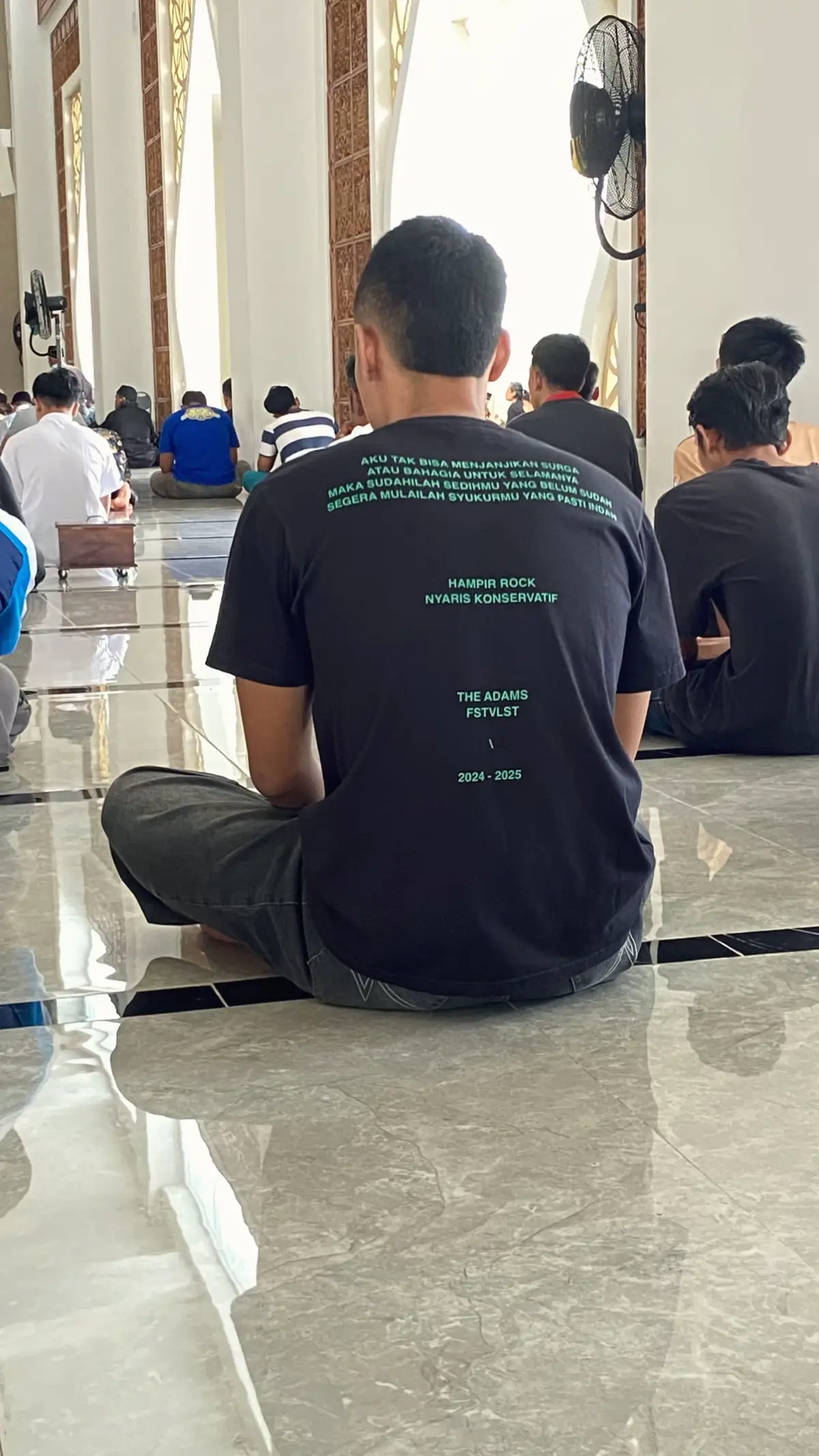 jamaah jum’at yang berbahagia #timur #theadams 