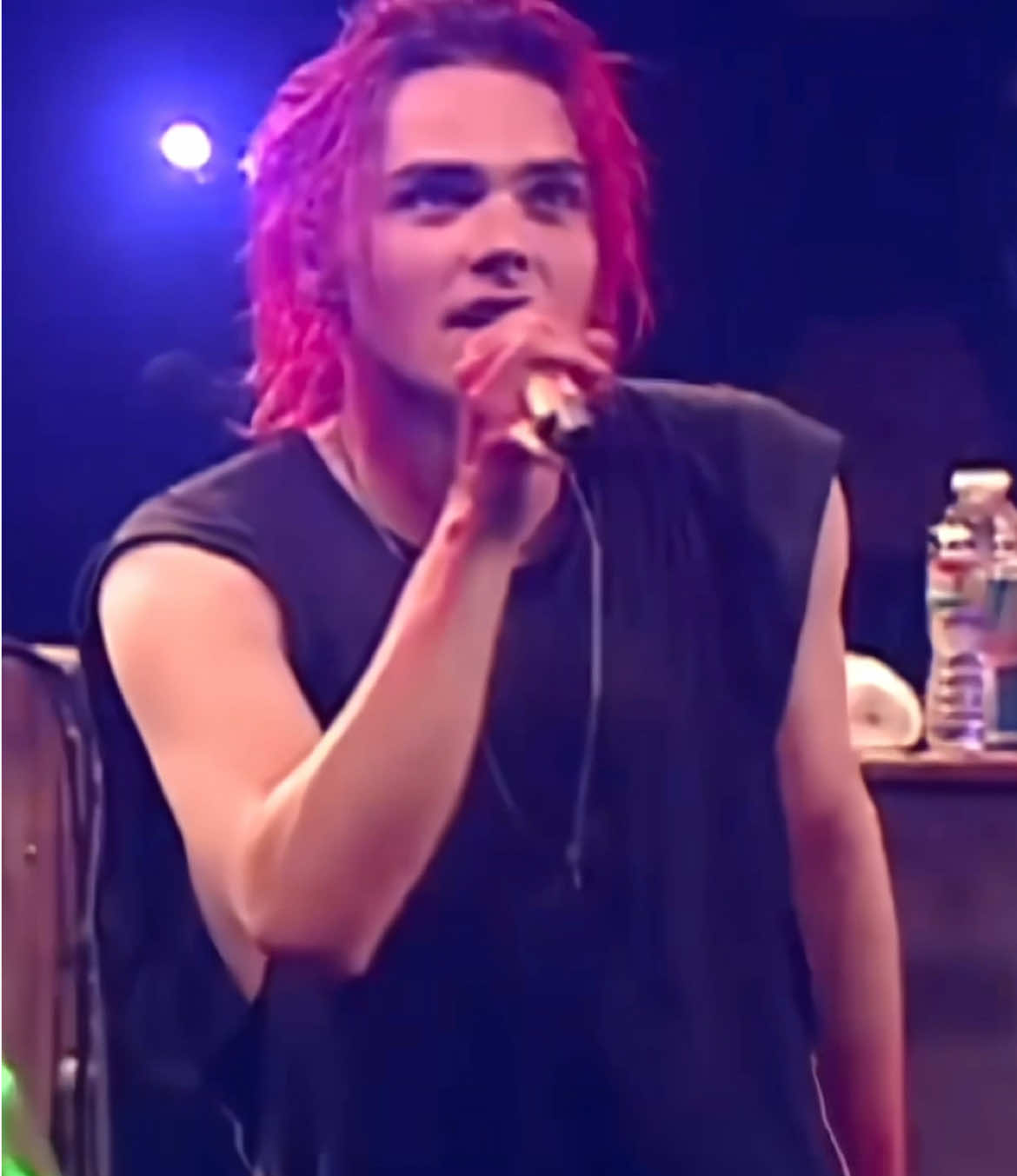 and we ride at dawn to crack this gorgeous woman  #gerardway #gerardwayedit #mcr #mcredit #mychemicalromance  fake body original content 