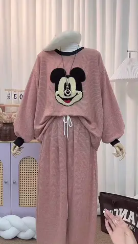 Có 2 màu xinh lắm ạ mặc lên dáng siu dễ thương luôn #đôxinhmoingay #yentrangstor 