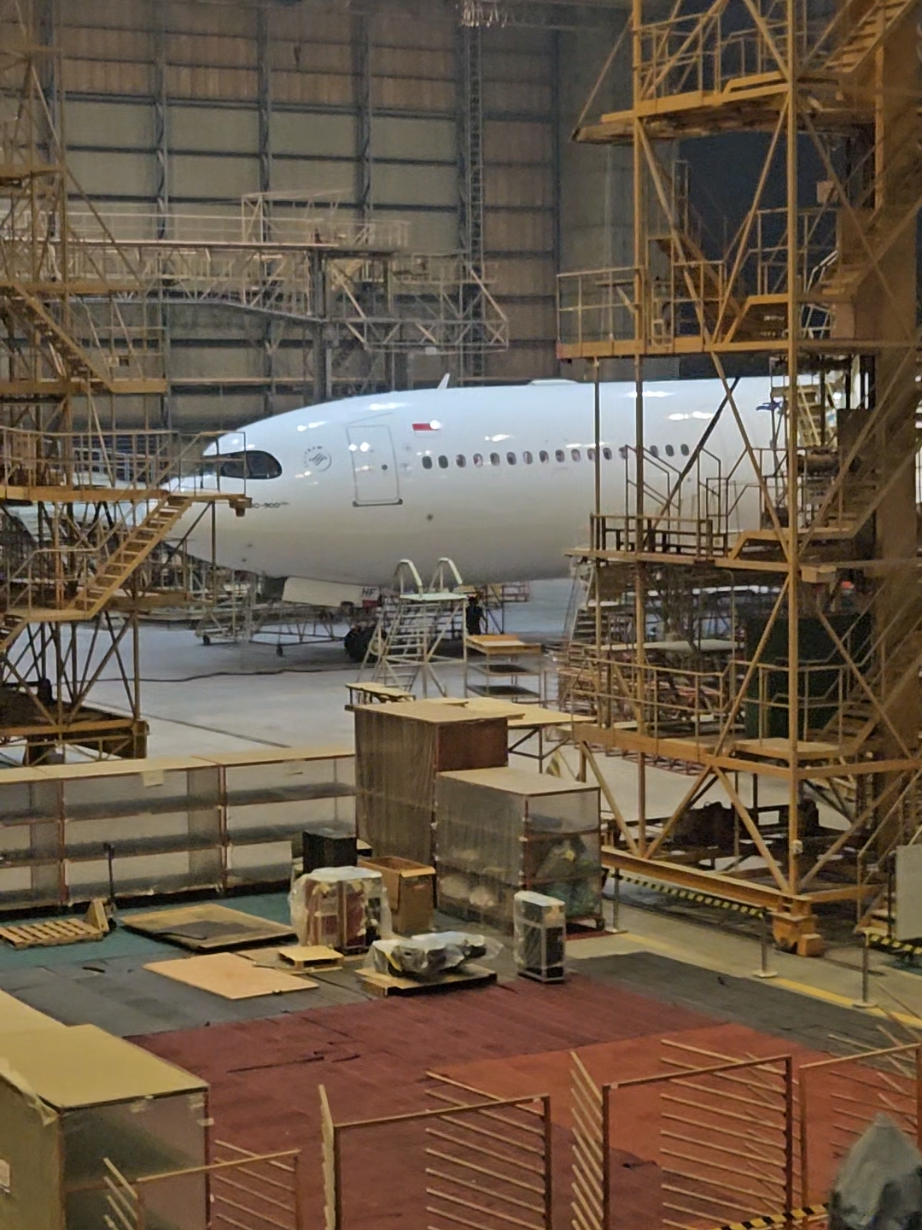 overtime before times over 🥱 #garudaindonesia #aviationgeek #aviation #dagelanaviasi #fyp 