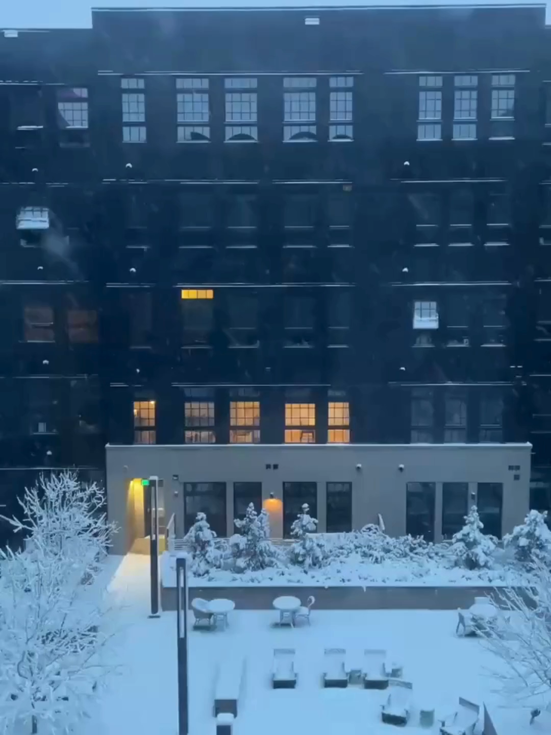 MILE HIGH SNOWFALL❄️: Denver expected to see 3-5 inches in first significant snow of the season. #US #Forecast #Snow #Denver #Colorado #FOXWeather