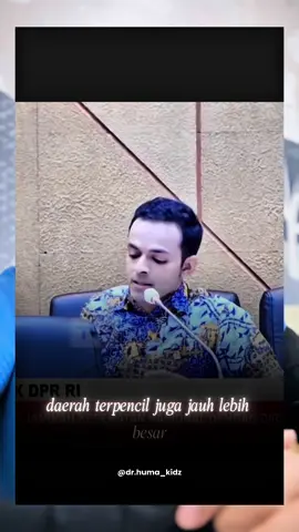 Izin stitch dr. Gamal, dokter sekaligus anggota DPR RI yang sudah lebih dulu menyuarakan hal ini, dan saya sepakat. Ketimpangan kesehatan di Indonesia itu nyata. Bukan karena dokter nggak mau ke daerah, tapi karena sistemnya belum siap menopang layanan yang berkualitas. Dari fasilitas, keamanan, pendidikan anak, sampai mekanisme pembiayaan. Semuanya menentukan apakah dokter bisa bertahan atau tidak. Kita perlu pembicaraan yang jujur, bukan saling menyalahkan atau menganggap tabu ketika yg dibicarakan adalah tentang kesejahteraan dokter.