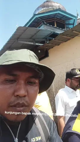 kunjungan Bapak menteri ESDM Bahlil Lahadalia ke Agam beliau berjanji untuk segera menghidupkan listrik yang mati dan mengintruksikan agar masjid yang masih utuh dari banjir bandang supaya di aktifkan kembali, beliau juga mendengar keluhan warga agar proses evakuasi di percepat dengan mendatangkan 10 alat berat lagi dan memperlebar bibir sungai, harapan warga rumah warga dan jembatan segera untuk di bangun kembali.#Sumbarberduka