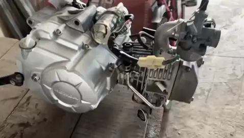 Ready mesin motor revo absolute 110cc kondisi mesin no mines no pr fullset pengapian tinggal gas dan tinggal naik rangka aja info pemesanan chat wa 081239549451#mesincopotan #petanisawitindonesia🇮🇩 #motorlangsirsawit #fypppppppppppppppppp #fypage 